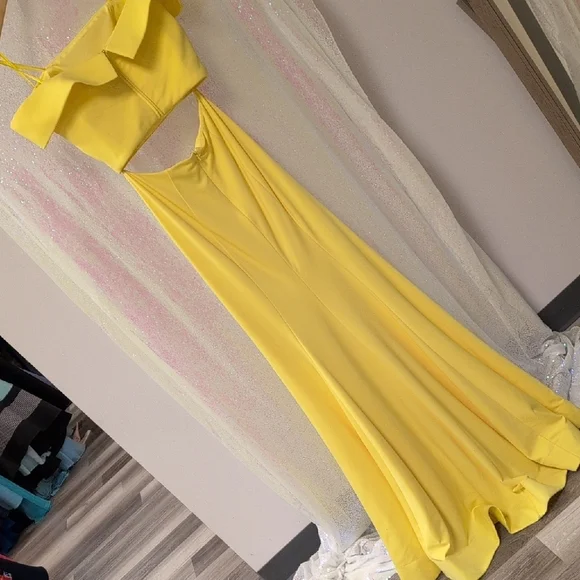 La Femme Strapless Yellow Gown - Picture 5 of 5